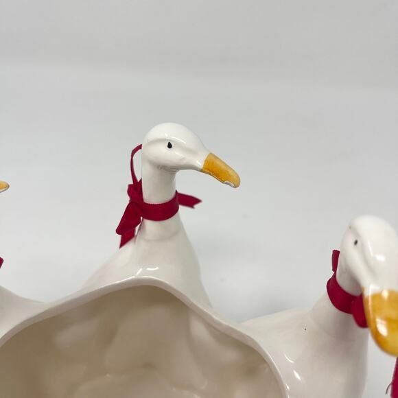 VTG Gaggle of Geese Ceramic Planter White Small Round Red Bows Cottage Farmhouse - Picture 6 of 8